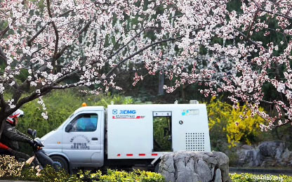 LETOU乐投路面养护车在华东某地景物区作业