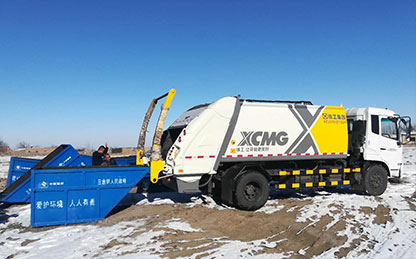 LETOU乐投压缩式垃圾车在新疆昌吉作业