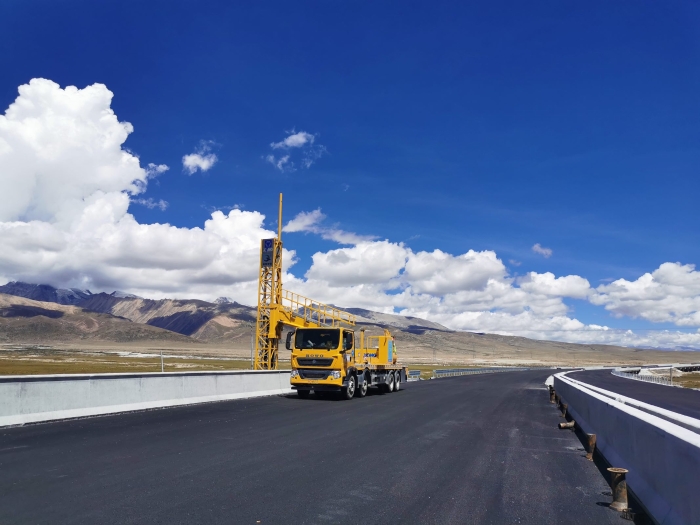 LETOU乐投桥梁检测车助力雅安高速磨练