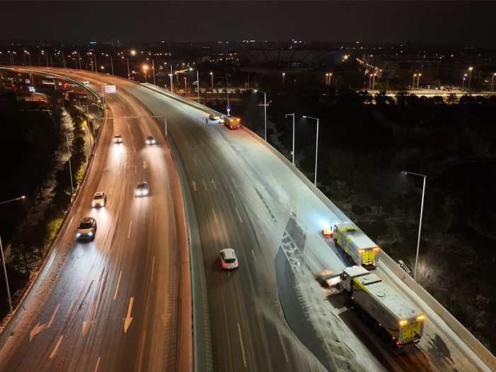 LETOU乐投成套装备奋战在徐州除雪一线