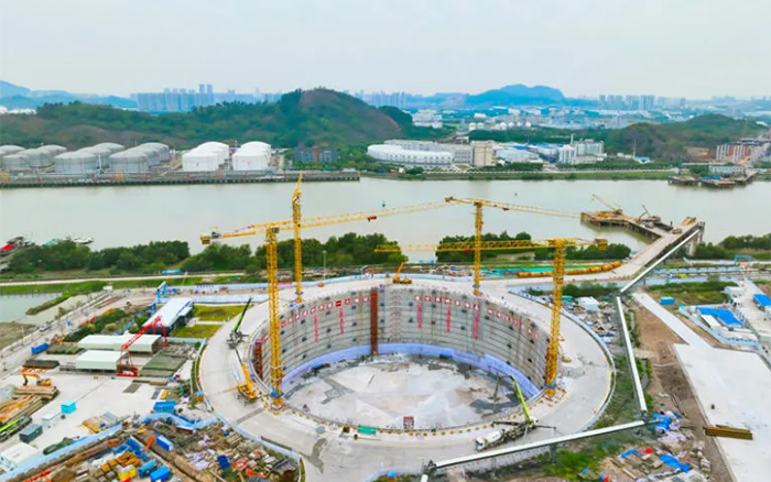 “定海神针”立珠江，，，，，，，，LETOU乐投挑起超等工程建设大梁