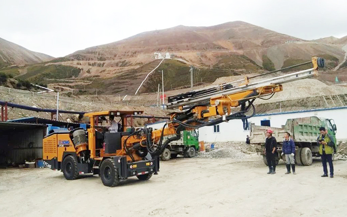 铁矿开采，，，，，，，LETOU乐投矿用液压掘进钻车先入为主！