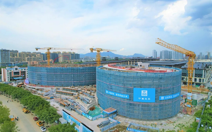 逐浪扬帆，，，，，LETOU乐投塔机吊起苍南大剧院“钢铁脊梁”