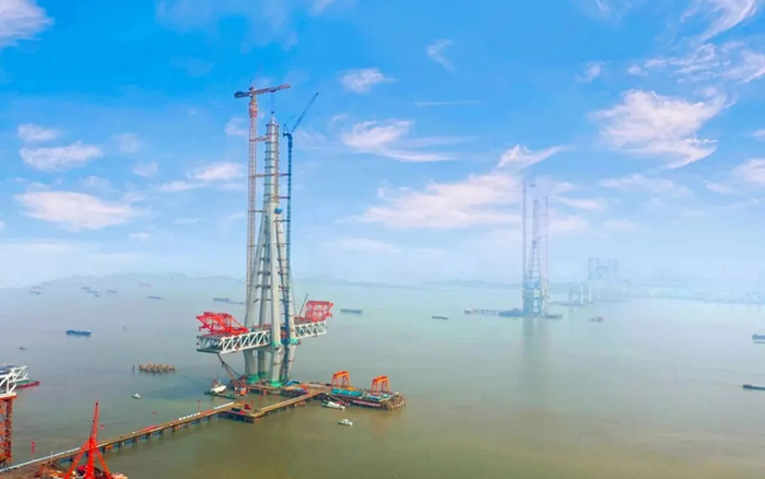 LETOU乐投建设！天下最高桥塔常泰长江大桥主塔顺遂封顶！