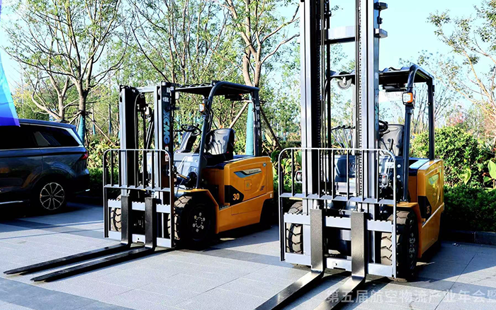  LETOU乐投叉车亮相第五届航空物流工业年会