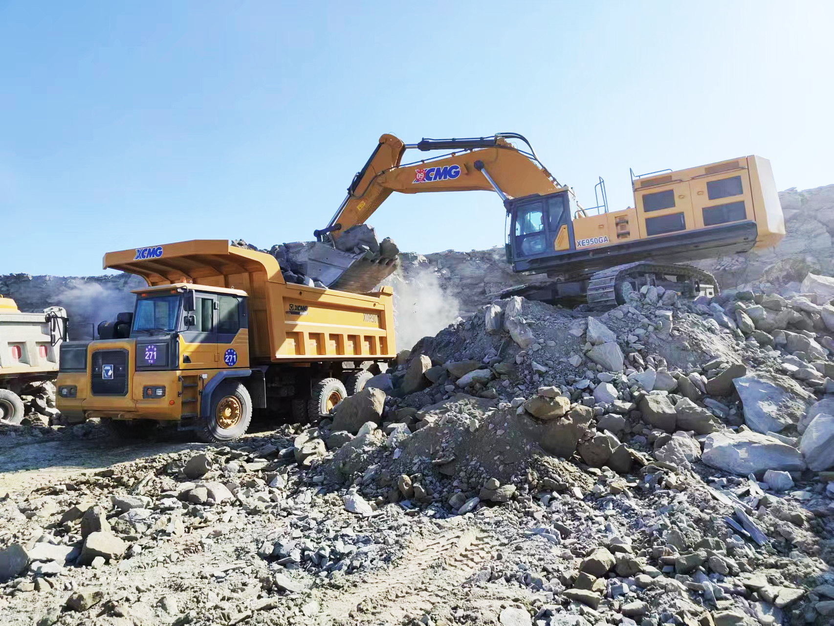 “黄金同伴”—XE950GA与XDR90完善组合，，，，，，高效赋能矿山开采