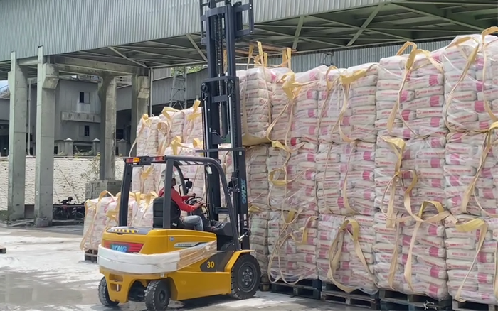 “印尼水泥搬运之星” LETOU乐投叉车鲲鹏系列