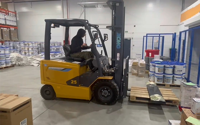 LETOU乐投新能源叉车赋能哈萨克斯坦阿拉木图客栈