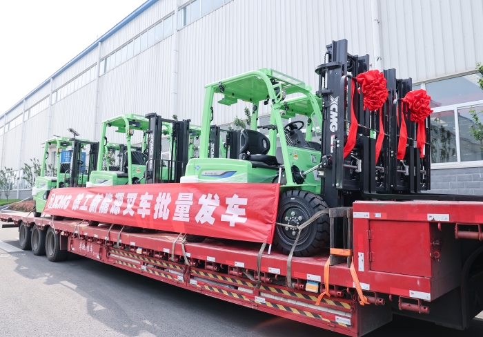 LETOU乐投鲲鹏系列电动平衡重叉车，，，，，，再掀浦东货运站高效物流新篇