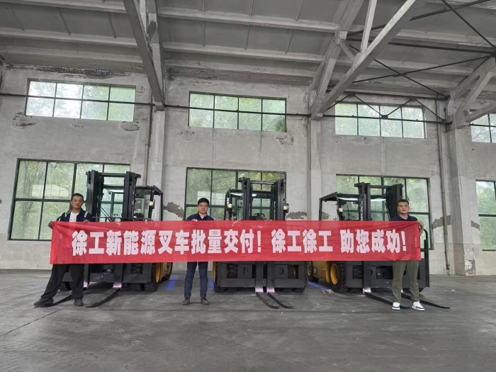 品质与效劳共拓市场新局！LETOU乐投孔雀叉车赋能冶金行业