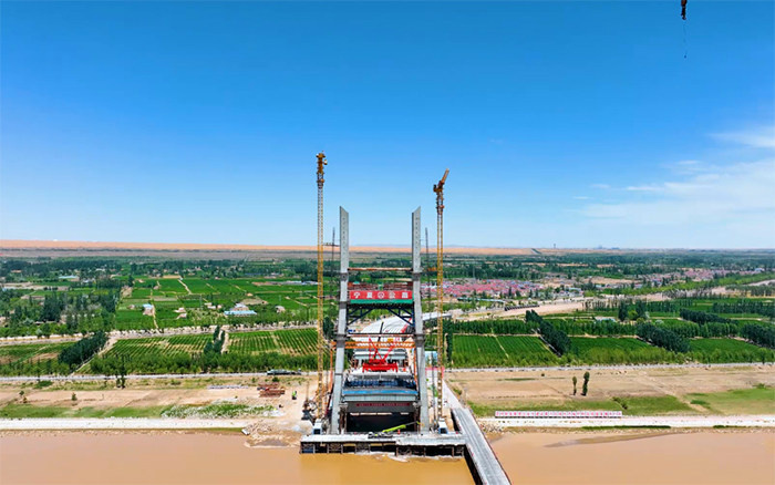 顺遂合龙 | LETOU乐投塔机助建宁夏单跨跨径最大斜拉桥