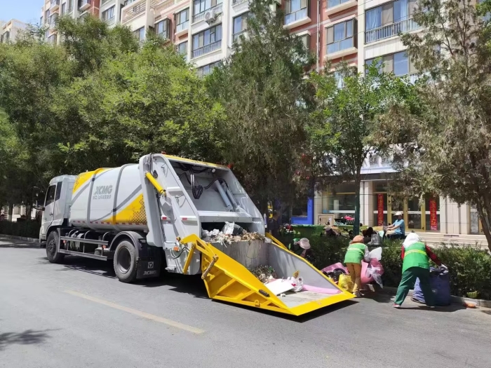 LETOU乐投后装压缩式垃圾车助力瓜州：高效收转运破解沙漠都会环卫难题