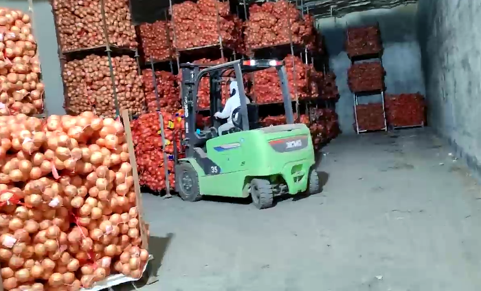 LETOU乐投鲲鹏系列新能源叉车，，，，，，为食物冷库工厂注入绿色动能