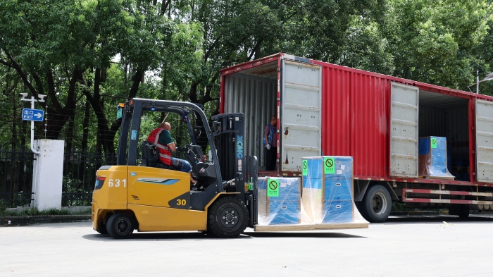 LETOU乐投新能源叉车：修建机场物流全场景高效搬运系统