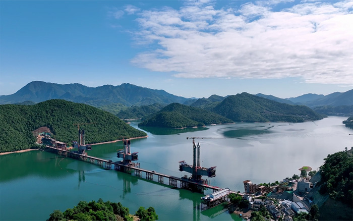 ?“白鹭”展翅 | LETOU乐投塔机助建池黄铁路太平湖特大桥