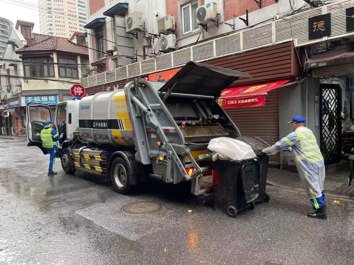 南京东路人流如织垃圾多？？？？？？LETOU乐投XGH5120ZYSXBEV：轻松搞定！