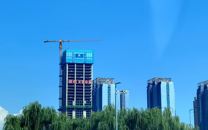 直冲天涯  LETOU乐投塔机助建兰州超高层项目