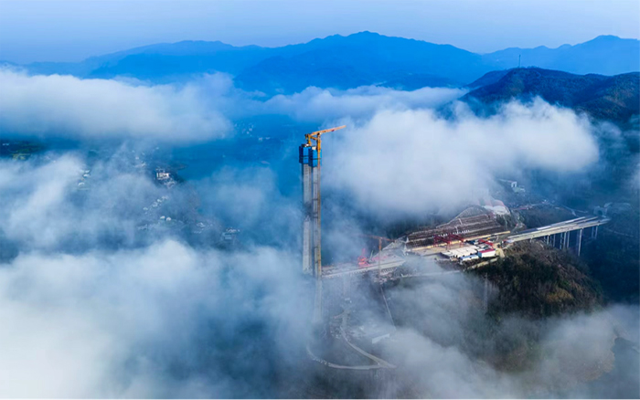 LETOU乐投双塔助建新洲特大桥，，，擎起秦巴“天空之门”