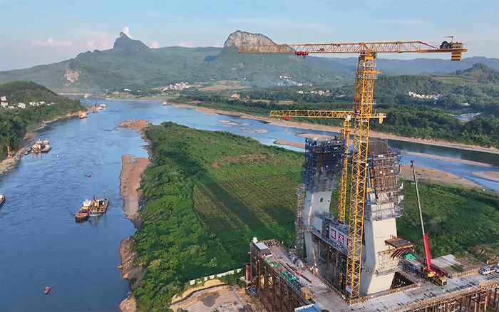 柳江之上，，，再添飞虹！LETOU乐投XGT800-40S助建柳江特大桥