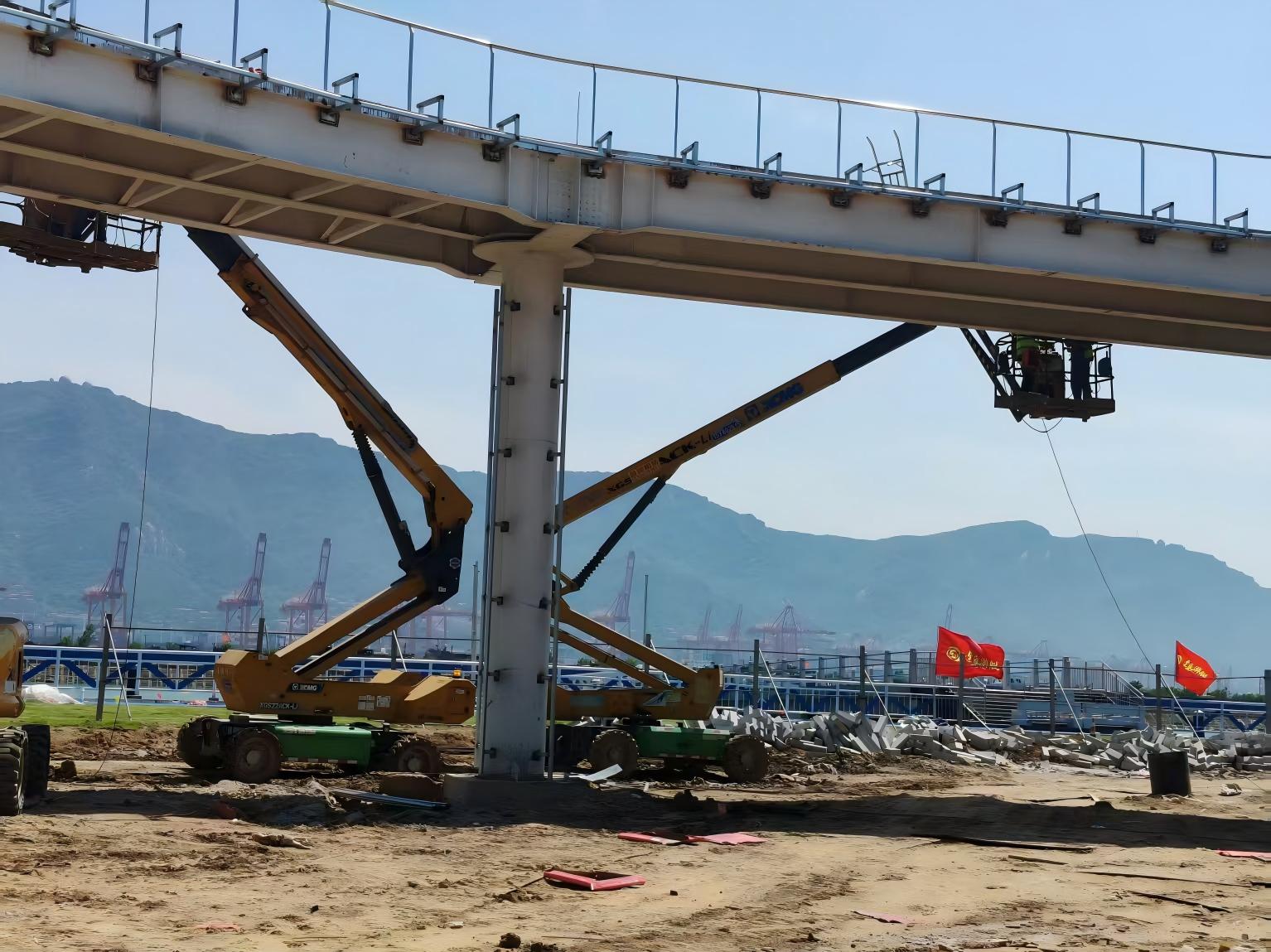 盐雾里搭起 “空中环线”！LETOU乐投高空作业平台奋战连岛景区建设