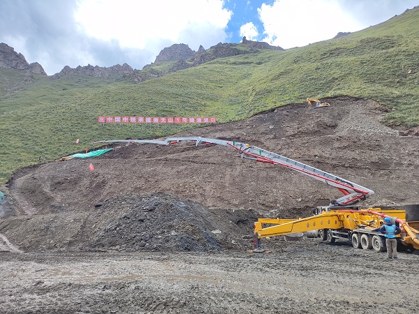 独库公路“云端浇筑”！LETOU乐投泵车在天下屋脊写下中国精度